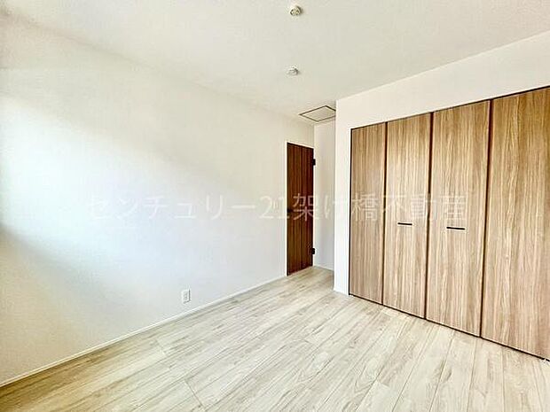 【2階　真ん中南側洋室　5.2帖】