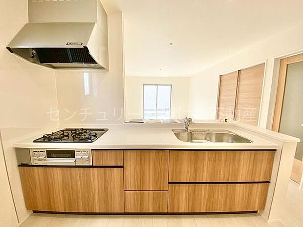 【システムキッチン】三口コンロ、グリル、浄水器付きシンクでお料理が捗ります♪