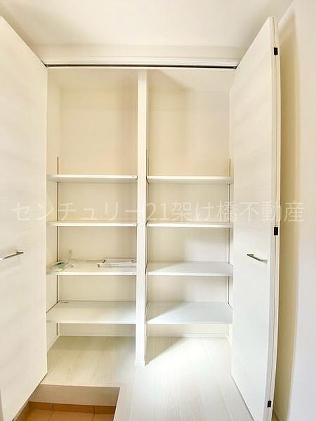 【シューズボックス】トールサイズのシューズボックスで家族みんなの靴が収納可能です◎