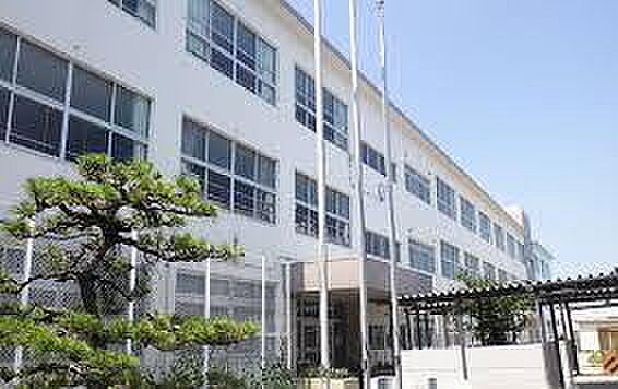 豊橋市立大村小学校まで716m