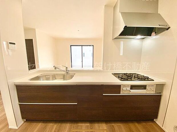 【システムキッチン】三口コンロ、グリル、浄水器付きシンクでお料理が捗ります♪