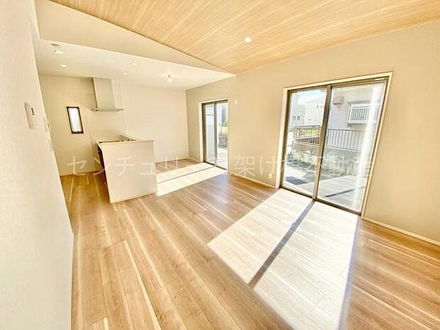 【ＬＤＫ　18帖】南向きの広々リビングです♪