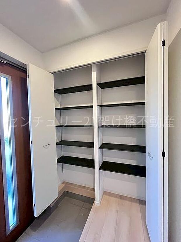 【シューズボックス】トールサイズで家族みんなの靴が収納可能です◎