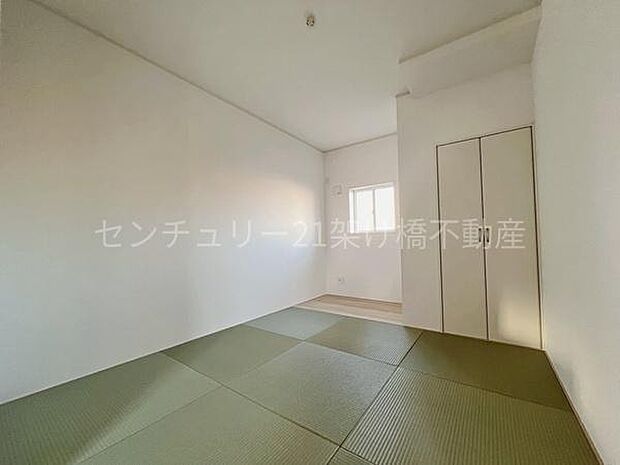 【ＬＤＫ横　和室　6帖】お子様の遊び場や、お勉強スぺースとしてもお使いいただけます。