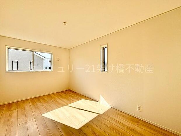 【2階　7.5帖　洋室】広々とした洋室は主寝室にぴったりです♪