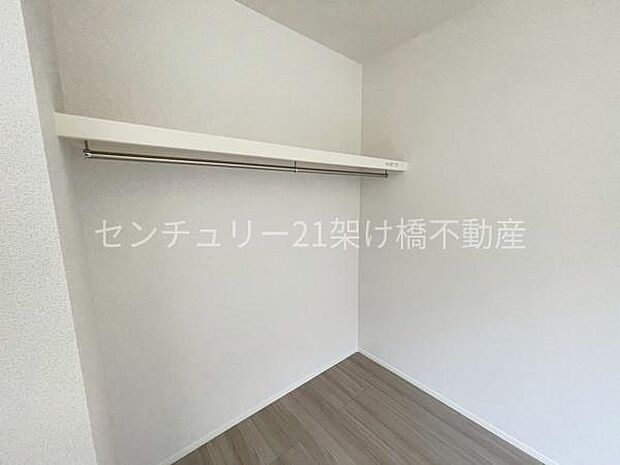 【2階 洋室 4.5帖】オープンクローゼット
