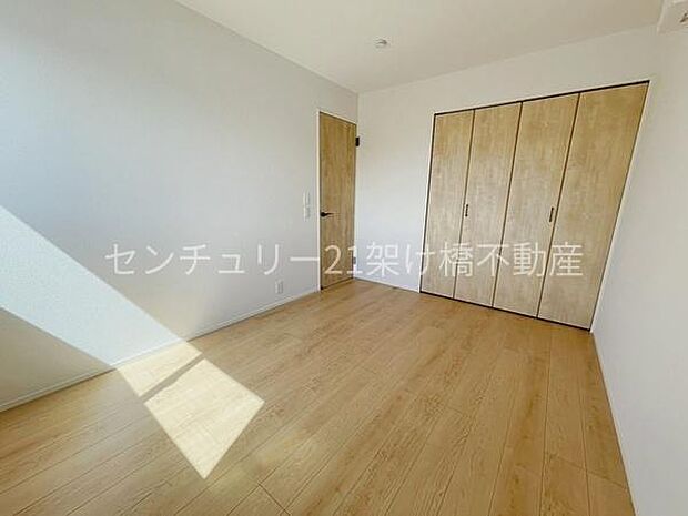 【2階 洋室 6.0帖】全室南向きで明るいお部屋です!!