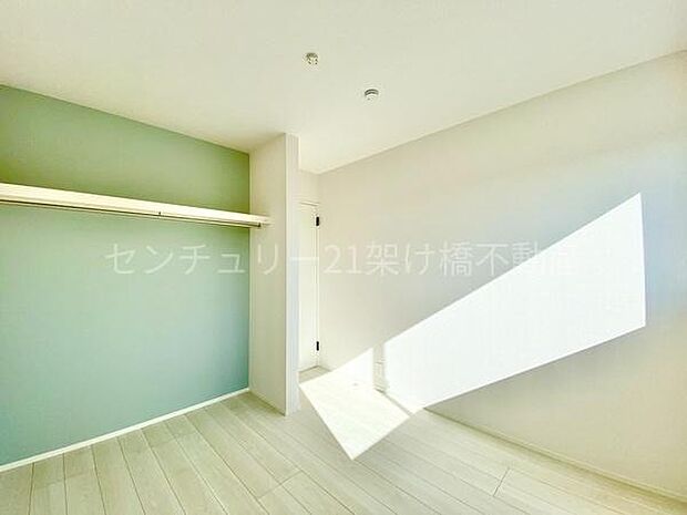 【洋室 4.5帖】全室南向きで日当たり良好♪使い勝手の良いサイズ感の洋室は子供部屋にもおすすめです◎