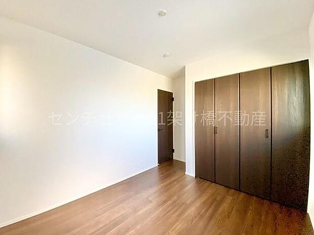 【2階　洋室 5.2帖】使い勝手の良いサイズ感の洋室は子供部屋にもおすすめです◎