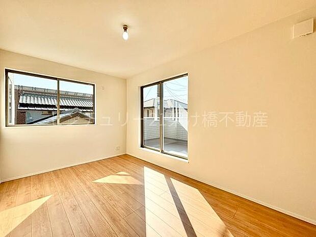 【洋室7.5帖】バルコニーに面した洋室は主寝室にぴったり◎