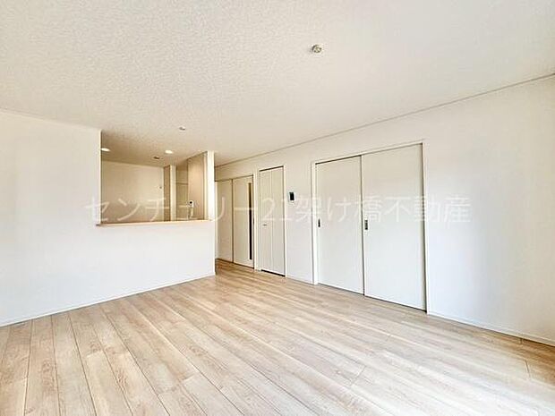 【LDK 15帖】お料理をしながらリビングを見渡せる人気の縦型LDK♪