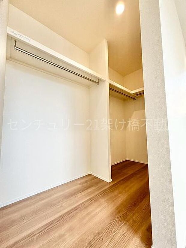 【7.25帖 洋室】ウォークインクローゼット季節物の収納も安心です♪