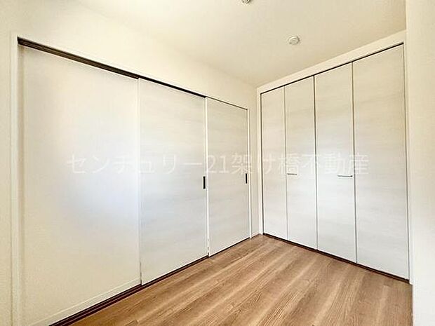 【LDK横 洋室 3.88帖】扉を開けてLDKと繋げればより広々お使いいただけます。