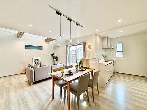 【ＬＤＫ　16.5帖】隣接する和室を開ければ、より広々お使いいただけます。