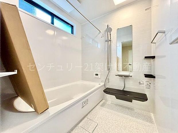 【浴室】浴室乾燥暖房機付きです。雨の日の洗濯物の乾燥やヒートショック対策としてもお使い頂けます。