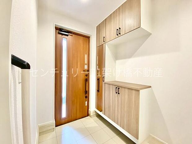 【玄関】飾り棚つきシューズボックス♪姿見付きなので身だしなみを整えられます◎