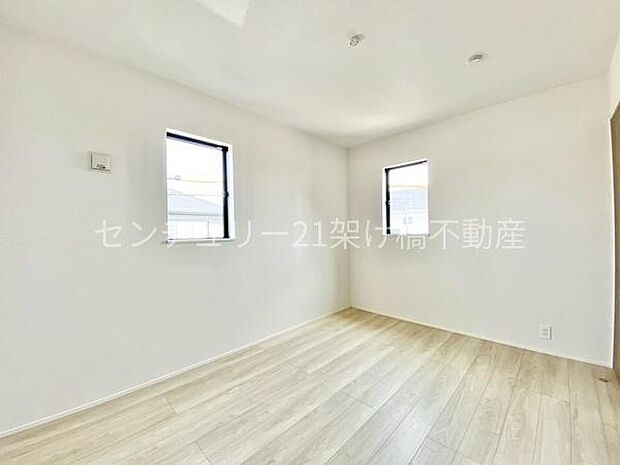 【2階 北側 洋室 6帖】2面採光の洋室です。