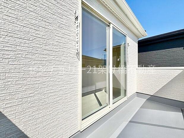 【南向きバルコニー】