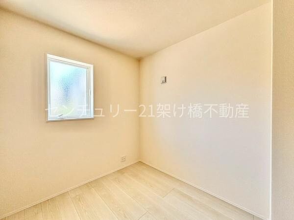 【1階洋室 3．75帖】ＬＤＫと隣接する洋室は子供部屋にもおすすめです。