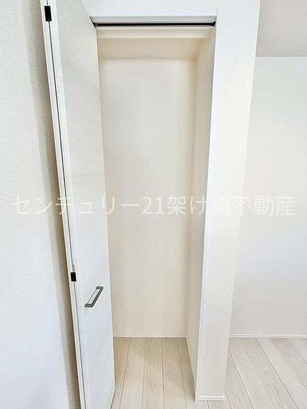 【パントリー】食料品のストックは勿論、普段使わない調理家電なども収納可能です!