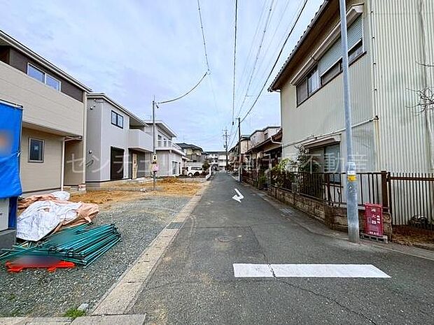 南側公道約4m西側公道約4.3m