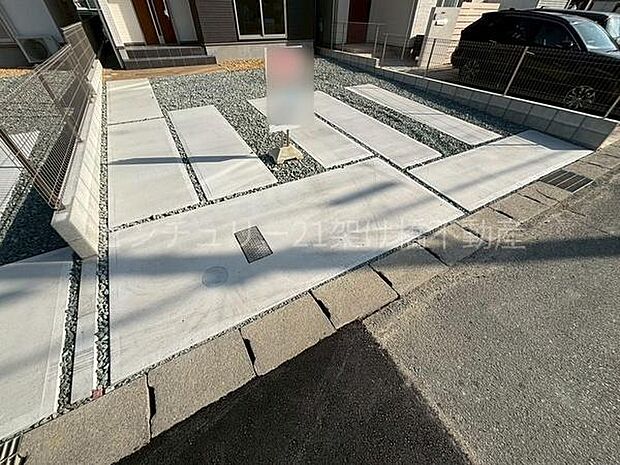 駐車場並列3台可！（但し車種による）