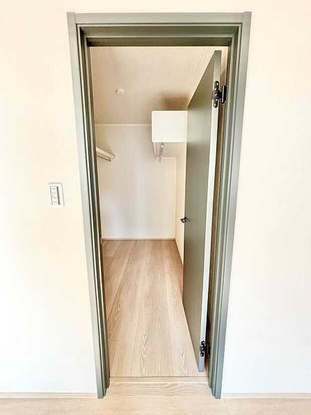 【2階　8帖　洋室】ウォークインクローゼット