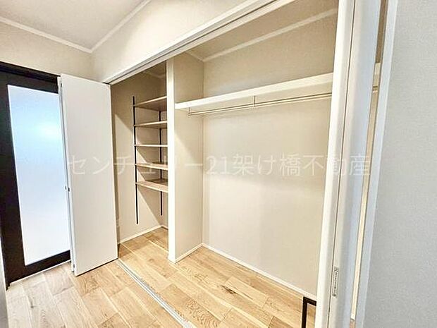 【1階　ホール収納】各階便利なホール収納付き♪