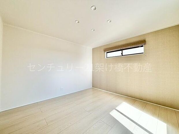 【2階　8帖　洋室】別角度全室南向きで明るいです◎◎