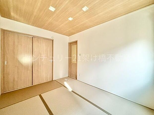 【1階　和室　6帖】木のぬくもりを感じる和室♪他のお部屋を通らず入れるので、急な来客時などにも◎