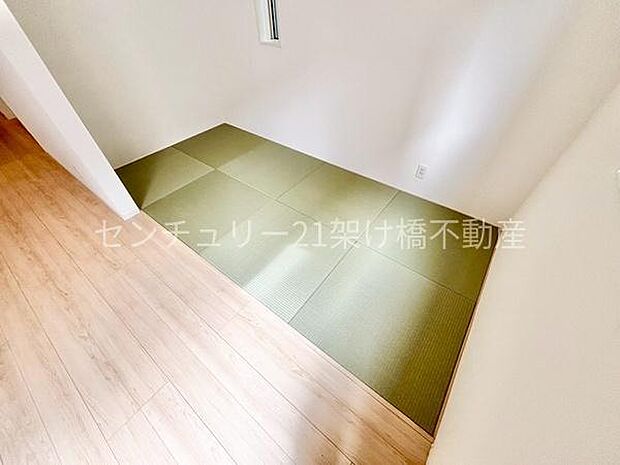 【リビング横和室　4帖】憩いの和スペース♪お子様の遊び場や、お勉強スペースとしても◎