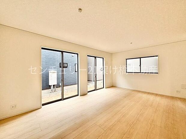 【ＬＤＫ 16.7帖】南向き2面採光で明るいLDK