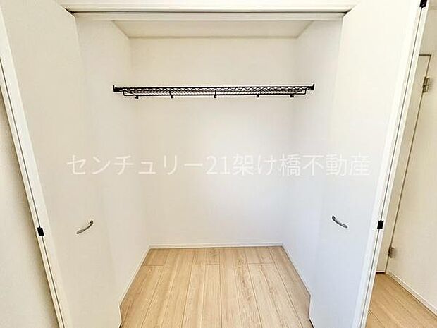 【2F 北側洋室 5.5帖】収納