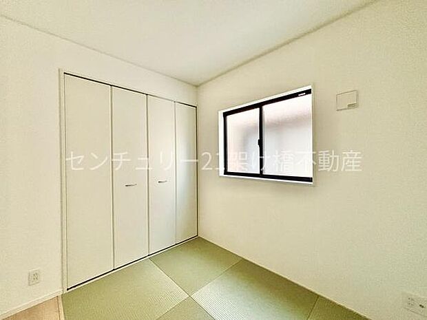 【リビング横和室 3.7帖】憩いの和スペース♪お子様の遊び場や、お勉強スペースとしても◎