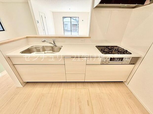 【システムキッチン】三口コンロ、グリル、浄水器付きシンクでお料理が捗ります♪