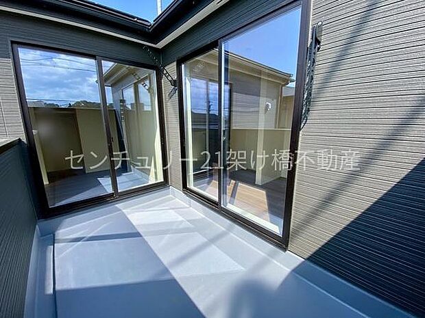 【南向きバルコニー】