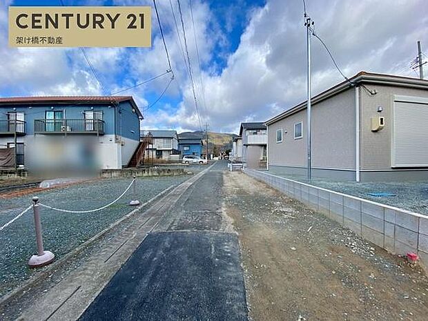 北側公道約5m西側公道約2m