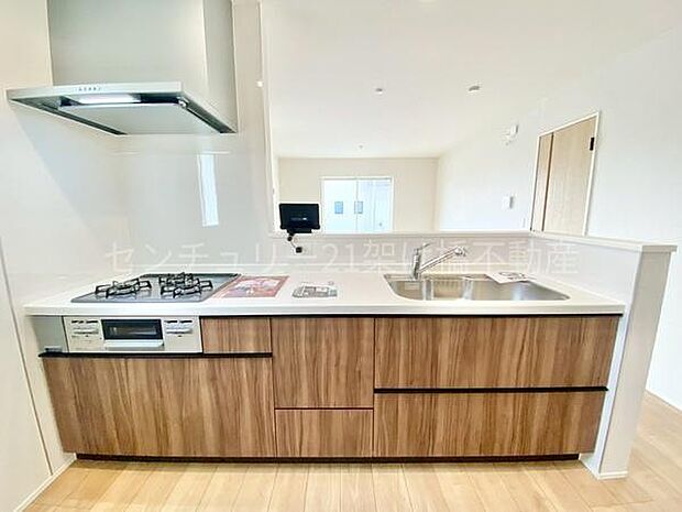 【システムキッチン】三口コンロ、グリル、浄水器付きシンクでお料理が捗ります♪