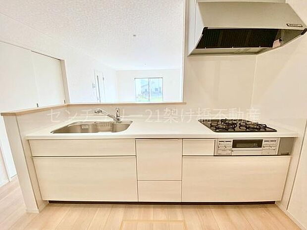 【システムキッチン】三口コンロ、グリル、浄水器付きシンクでお料理が捗ります♪