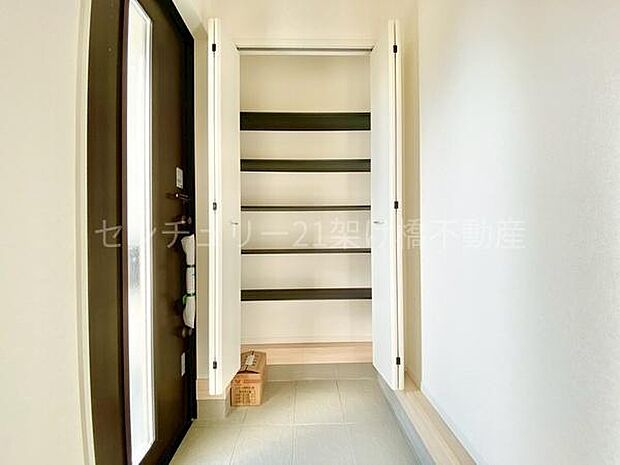 【玄関】トールサイズのシューズボックスでたっぷり収納◎