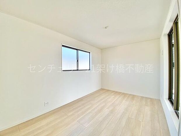 【2階　7.2帖　洋室】別角度全室南向きで日当たり良好♪