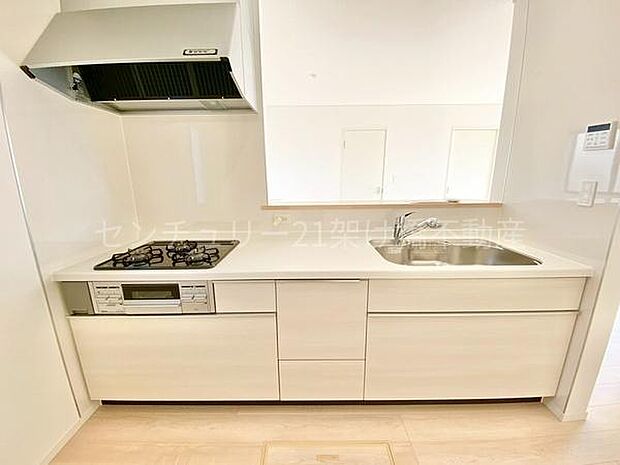 【システムキッチン】三口コンロ、グリル、浄水器付きシンクでお料理が捗ります♪