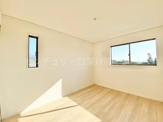 【2階　6帖　洋室】全室南向き＆2面採光で明るいお部屋♪