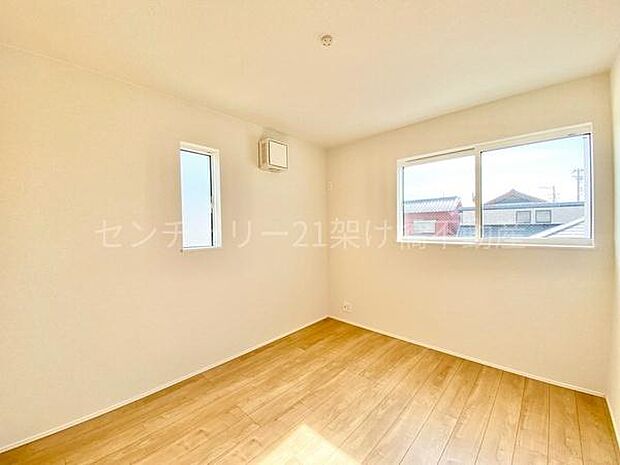 【2階　5.2帖　洋室】全居室南向きで明るく過ごしやすい♪