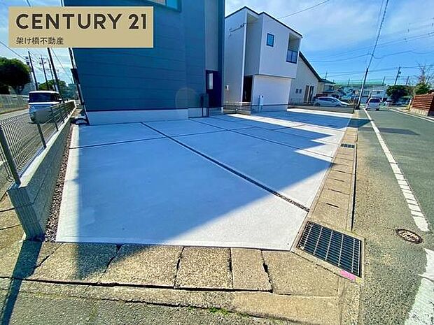 ●駐車たっぷり並列3台可能◎