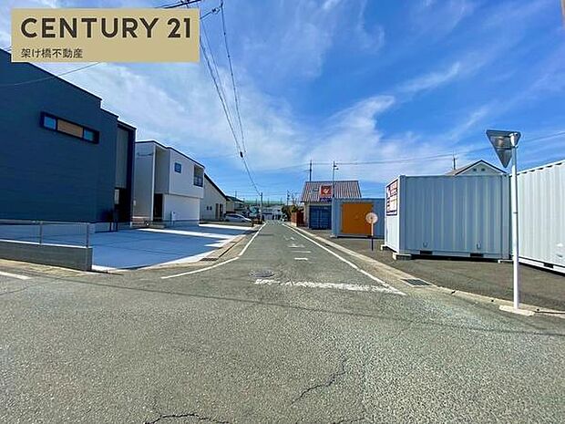 北西側公道約5.9m北東側公道約5.9m