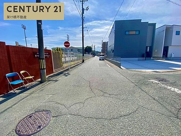 北西側公道約5.9m北東側公道約5.9m