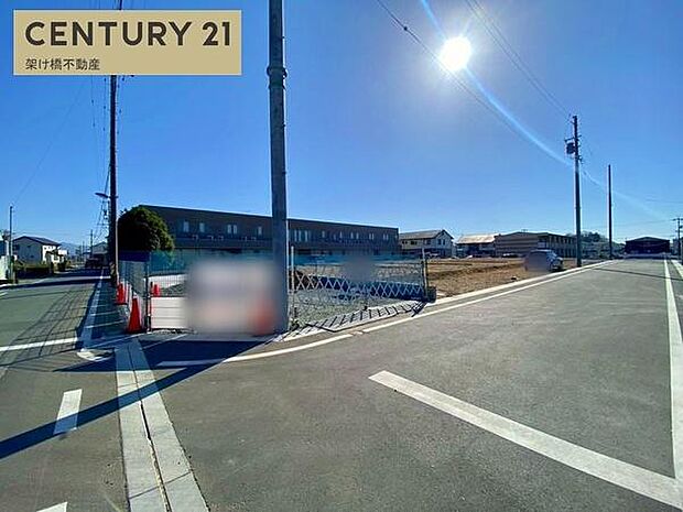 北側公道幅員約5ｍ西側開発道路幅員約6ｍ