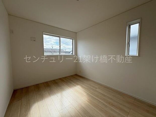 【2階　南側洋室　6帖】全室クローゼット完備◎