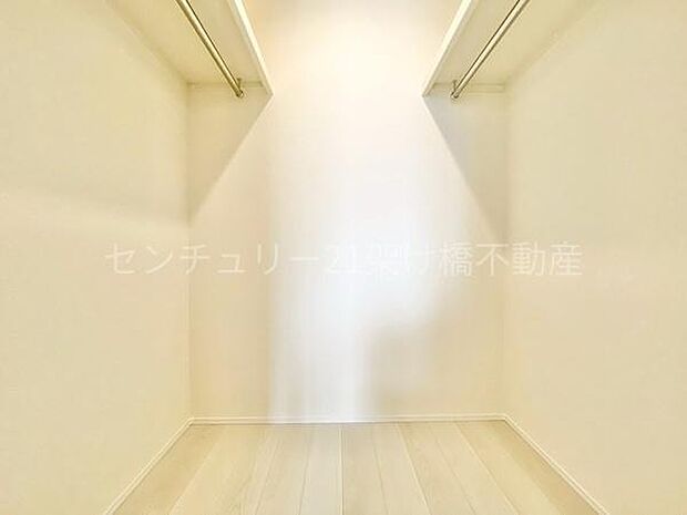 【2階 洋室 6.75帖】ウォークインクローゼット季節物の収納も安心です♪